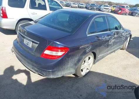 2010 Mercedes-Benz C 300 Luxury/Sport z USA, uszkodzony, nr VIN WDDGF5EB6AF491876